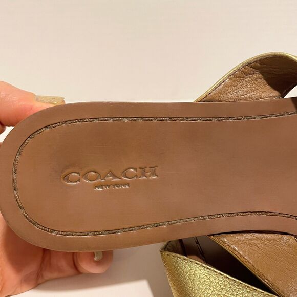 Coach Shelly Metallic Gold Leather Turnlock Flip Flops Thong Sandals Shoes 8.5 - Picture 7 of 10